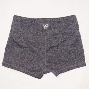 TNA Aritzia Atmosphere Shorts, Salt & Pepper